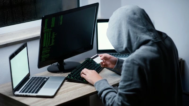 Больше 2 млн рублей отдали телефонным мошенникам жители Сахалина