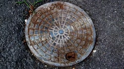 Маски, прокладки, телефоны: названы причины засоров канализации в Южно-Сахалинске