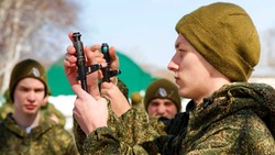 Молодежь из «Авангарда» посетила одну из воинских частей Южно-Сахалинска