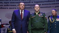 Жителям Сахалина вручили государственные награды за исполнение воинского долга 