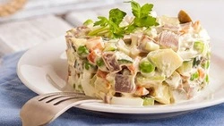 Росстат подсчитал стоимость новогодних салатов