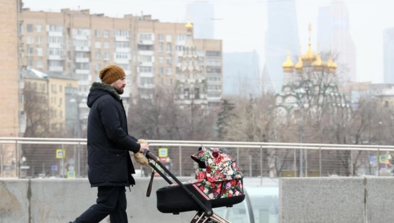 В Госдуме предложили выплачивать отцам 500 тысяч за участие в уходе за ребенком