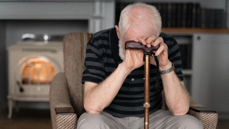 Житель Тымовского ответит перед законом за кражу денег у своего дедушки