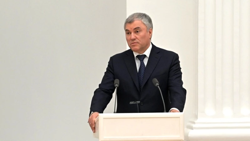 Российским депутатам запретили ездить на шопинг в Милан и вечеринки в Сен-Тропе