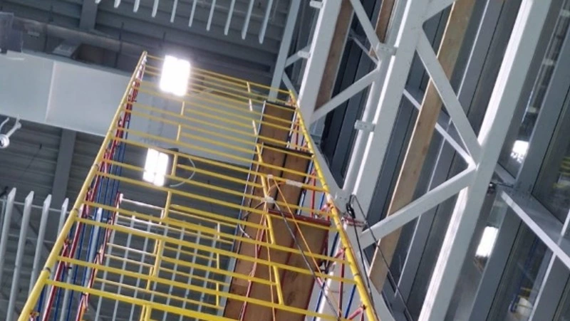 В Южно-Сахалинске проверят обстоятельства падения рабочего на стройке