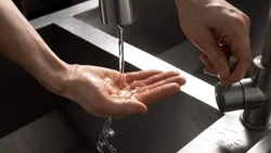 Без горячей воды на шесть часов остались две улицы Южно-Сахалинска 19 декабря 