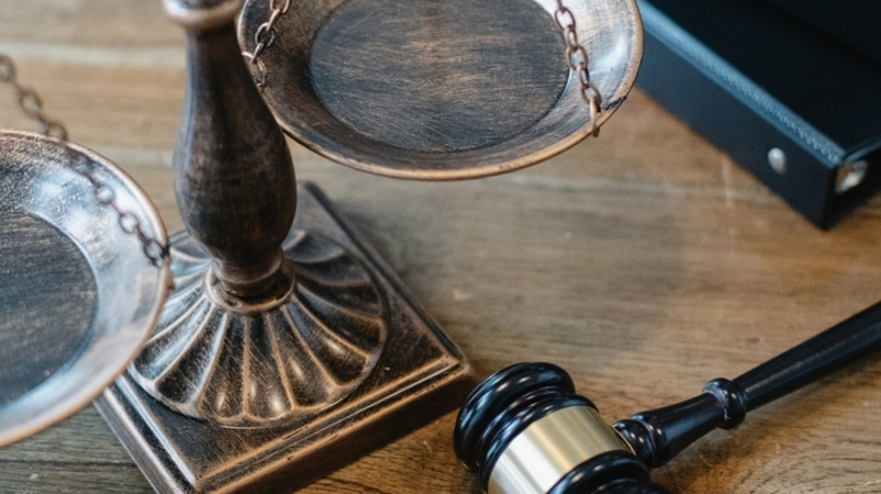 Сахалинцу, избившему сотрудника ФСБ, ужесточили наказание: условный срок заменен на реальный