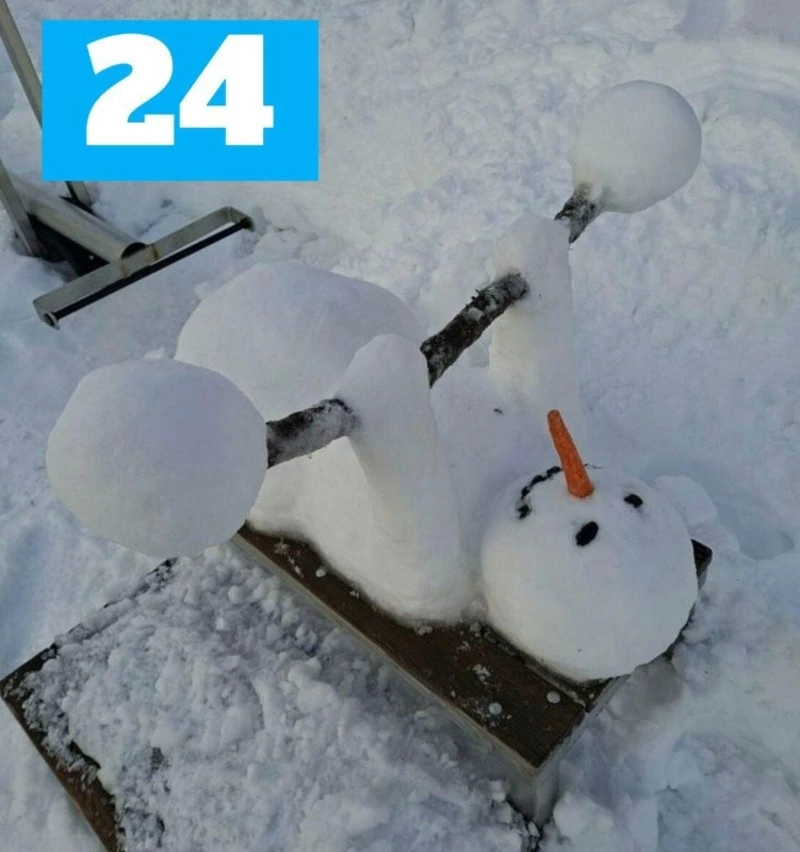 Фейковый снеговик-бодибилдер пытается пробиться в лидеры конкурса в Аниве