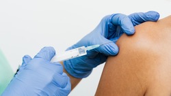 Обязательная вакцинация для работников на Сахалине: каковы сроки и кто должен делать прививку