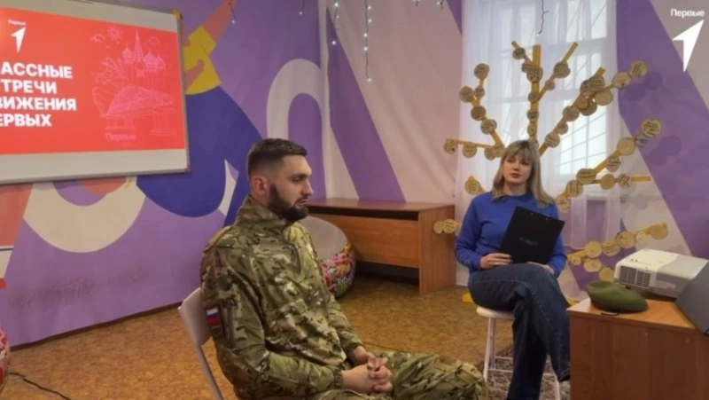 Встречу школьников с ветераном СВО провели в Углегорском районе