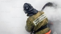 Пожарные потушили частный дом в Долинске 