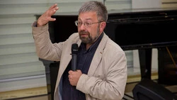 Титулованный московский поэт прочитал стихи на Сахалине