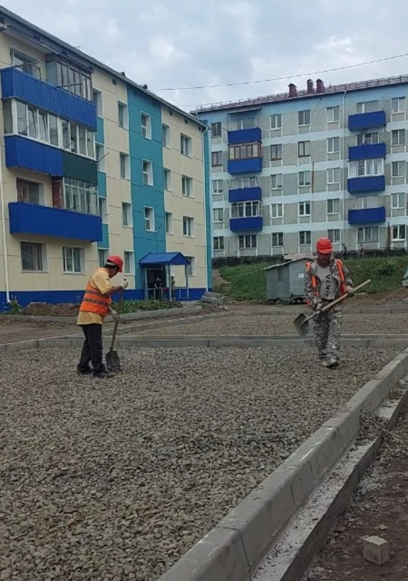 Благоустройство дворов в Углегорском районе вышло на финальный этап