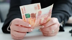 Жительница Курильска ответила на сообщение коллеги и осталась без 6 тысяч рублей