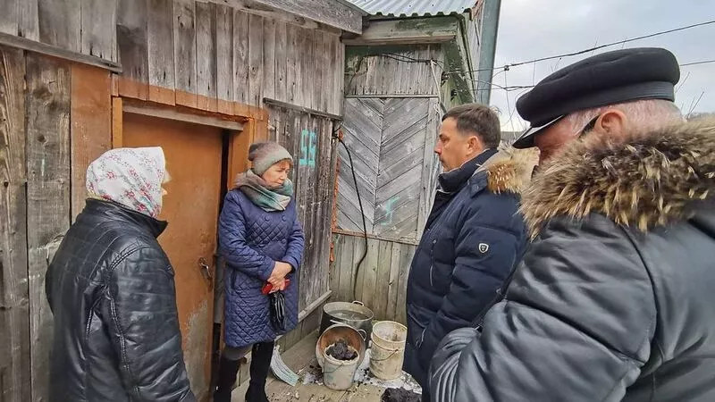 Мэрия Невельска экстренно переселяет из аварийного дома женщину-ветерана