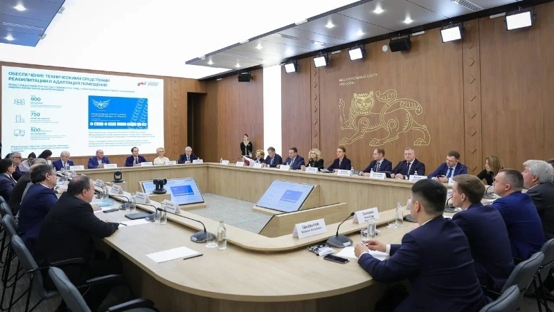 Вопросы совершенствования помощи участникам СВО стали центральной темой на круглом столе в Москве  