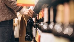 В день проведения Последнего звонка запретят продажу алкоголя на Сахалине и Курилах 