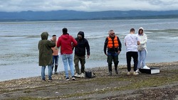 Музыканты занялись съемкой клипа на озере Буссе про устрицы и Сахалин