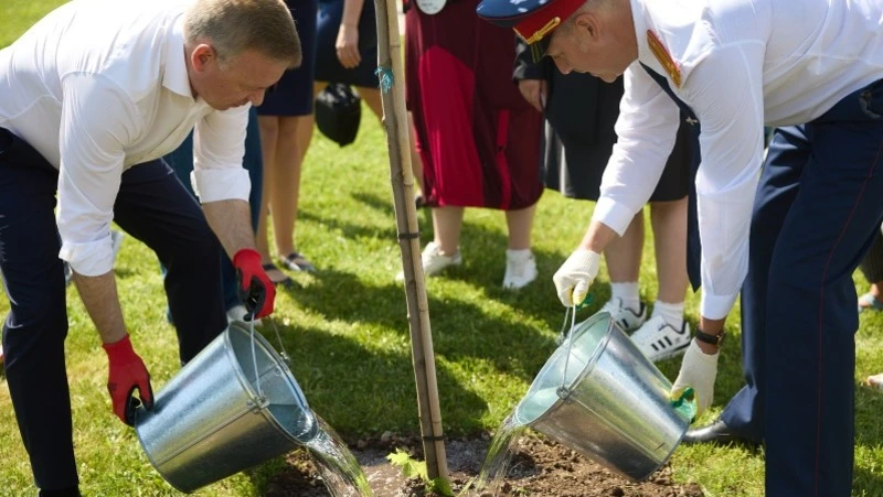 В Южно-Сахалинске прошла патриотическая акция «Сад памяти»