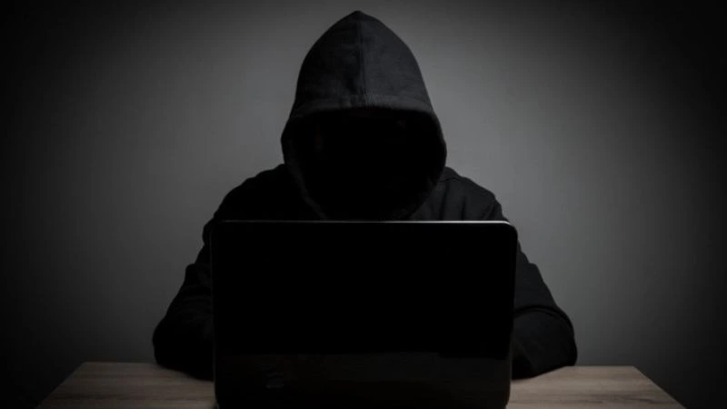 Мошенники выманили почти полмиллиона рублей у двух корсаковцев