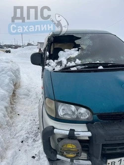 Микроавтобус загорелся в Охинском районе 