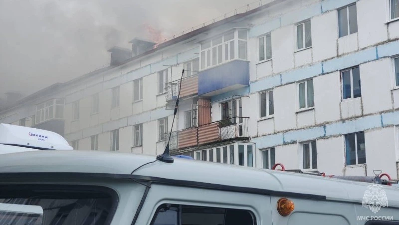Пожар в многоквартирном доме на Сахалине: эвакуированы 35 человек, проводится проверка