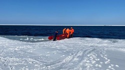 Шестерых рыбаков спасли с оторванной льдины на юге Сахалина 