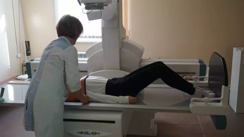 В Холмскую районную больницу доставили новый комплекс для рентген-исследований