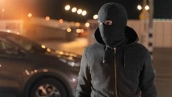 На Сахалине вор припрятал украденные колеса в укромном месте, а потом их там не нашел