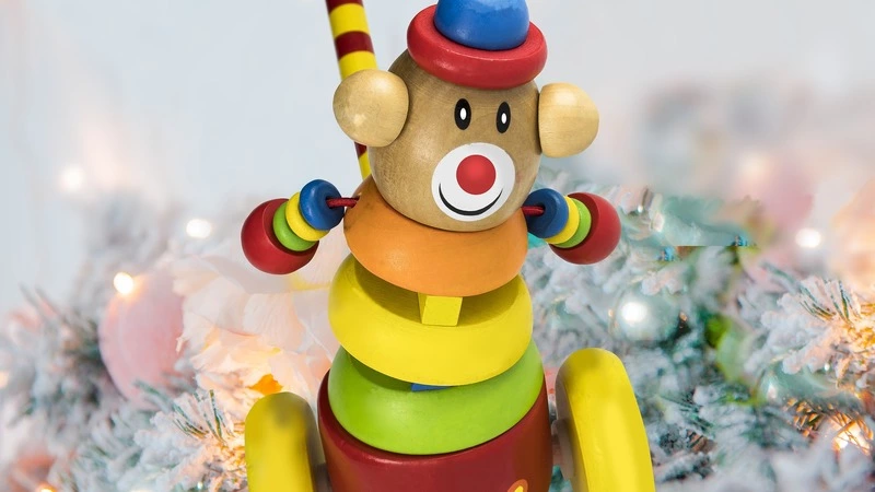 О смешном и дурацком: трусики вместо маски, щедрый Жириновский и забор из могильных камней