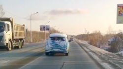 «Как за такими ездить?»: сахалинец раскритиковал залепленный снегом автомобиль