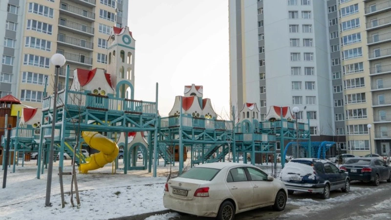 Более 500 штрафов за незаконную парковку получили жители одного из дворов в Южно-Cахалинске