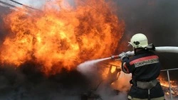 В Тымовском районе Сахалина сгорели гараж и машина