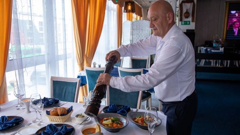 Сербский шеф-повар в Южно-Сахалинске придал чорбе сахалинский акцент