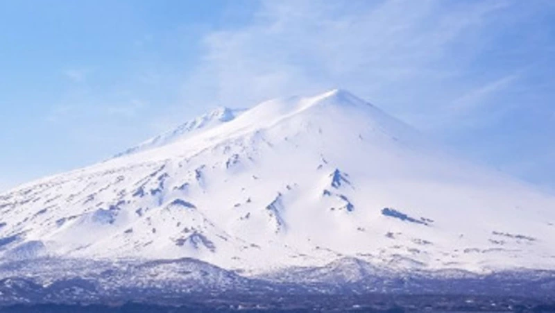 Путешественники отправились в морскую прогулку вдоль Северных Курил — ФОТО