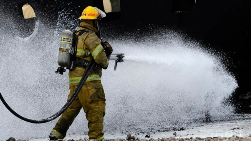 Душевая на территории ФОКа загорелась в Аниве 21 ноября