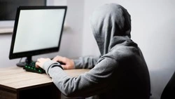 Вымышленный кавалер заработал на сахалинке более миллиона рублей