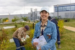 Новый вид «Солнечной поляне» придали участники конкурса «Цветочный Южный»