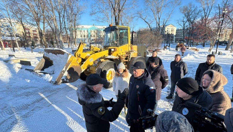 Валерий Лимаренко проинспектировал качество расчистки снега в Южно-Сахалинске