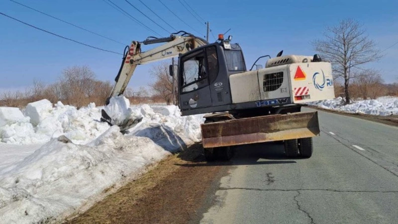 В Долинском районе укрепляют береговые линии рек в преддверии паводка