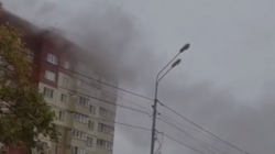 Крыша жилой девятиэтажки загорелась в Южно-Сахалинске