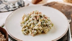 Депутаты ГД предложили добавить в школьное питание новогодние блюда