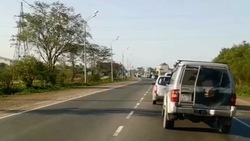 Водители встали в километровую пробку перед кольцом на улице Украинской 