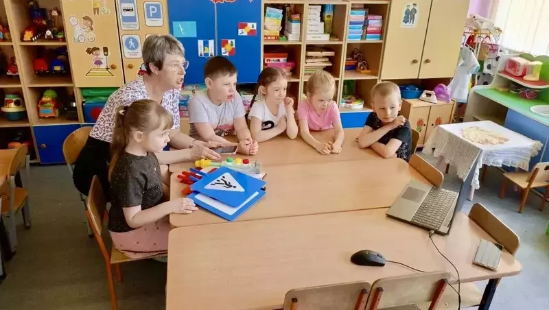 Сахалинский детсад провел телемост с Шахтерском ДНР по теме дорожной безопасности