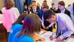 Юные сахалинцы проголосовали за президента своей школы