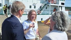 Анастасия Киктева привезла новые учебники по истории России на Курилы