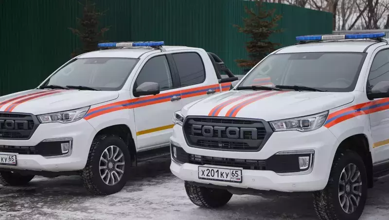 Валерий Лимаренко вручил новую технику пожарно-спасательным подразделениям накануне Дня спасателя