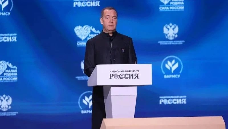 Дмитрий Медведев: нужно, чтобы инициативы от людей с мест быстрее доходили до федерального уровня