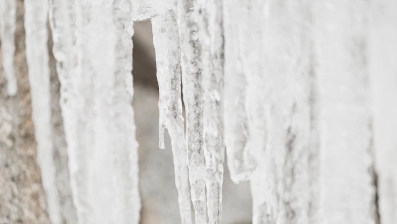 Бастрыкин потребовал доклад по делу о падении глыбы льда на ребенка на Сахалине