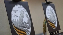 Фотовыставку памятных монет открыли на Сахалине